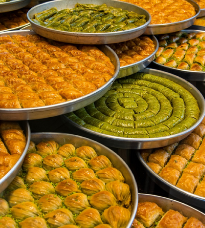 Mixed Baklava with Pistachio and Walnut - A Small Box 1kg - by Hafiz Mustafa