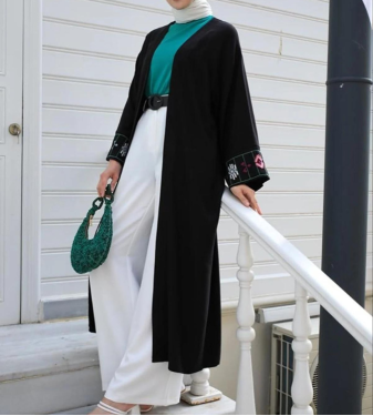 Women's Black Abaya with Embroidery Sleeves - ESRA KEKÜLLÜOĞLU