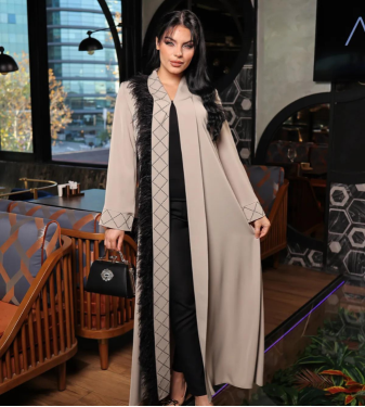 Abaya embroidered with feathers