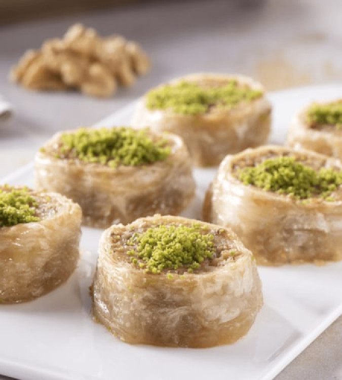 Palace roll baklava with walnuts from Karaköy Güllüoğlu - 1kg