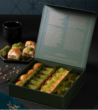 Assorted baklava with gift design from Karaköy Güllüoğlu 650 Gr