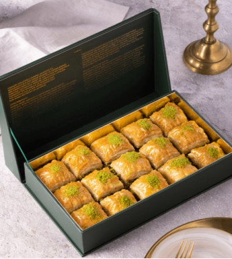 Square Baklava with Pistachio in A Special Box 1 kg from Karaköy Güllüoğlu