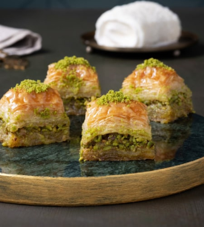 Dried baklava with pistachio from Karaköy Güllüoğlu - 1kg