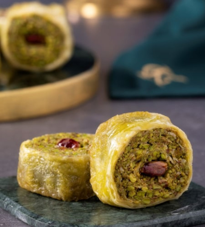 Palace Roll Baklava with Pistachio from Karaköy Güllüoğlu - 1kg