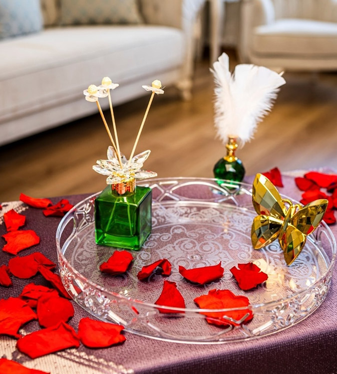 Transparent round coffee serving tray