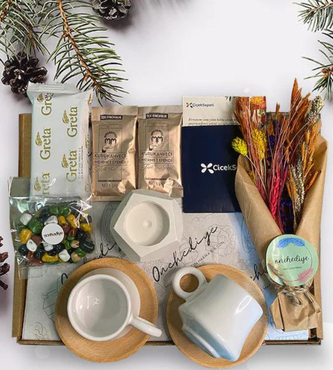 gift set box consisting of (two cups of coffee. a bouquet of dry flowers. Mehmet Effendi coffee. candle holders and local tastes)