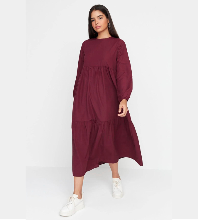 Long dress with a round neck