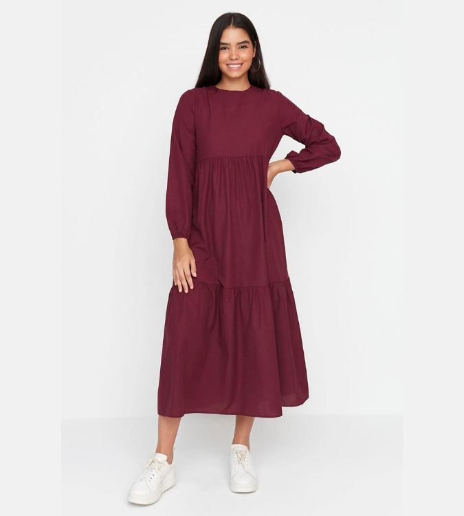 Long dress with a round neck