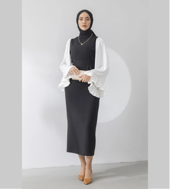 Black dress with loose sleeves