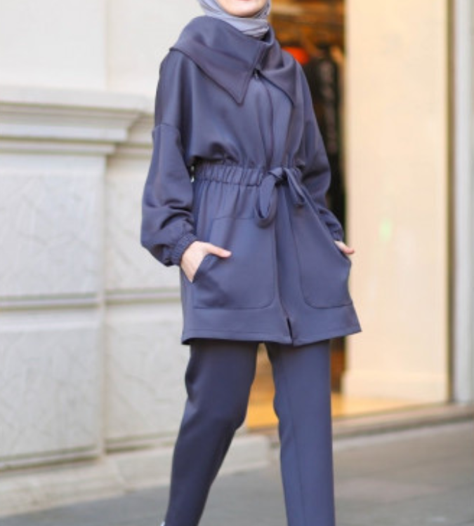 Two-piece set with a zipper for veiled women