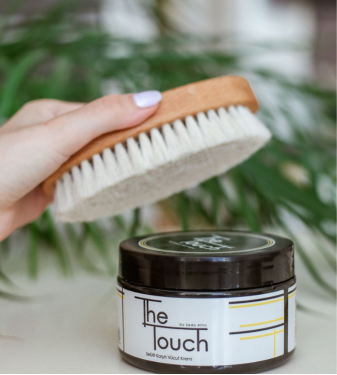 Body care set consisting of anti-cellulite cream 250 ml + horsehair brush