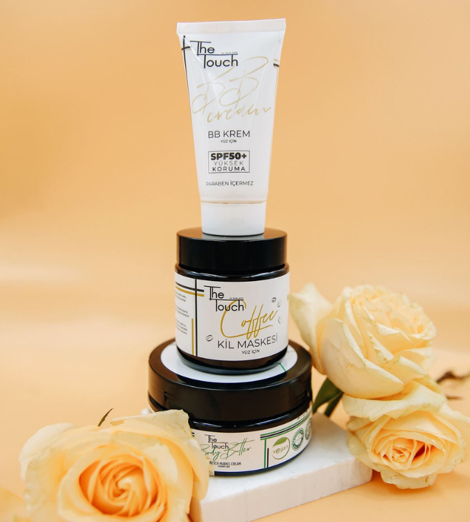 The care set consists of anti-stretch mark cream + coffee clay mask + BB cream