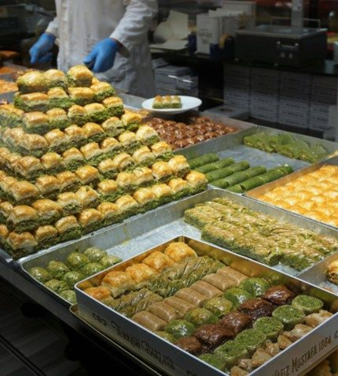 Mixed Baklava with Pistachio - M Box 1.5 kg - by Hafiz Mustafa
