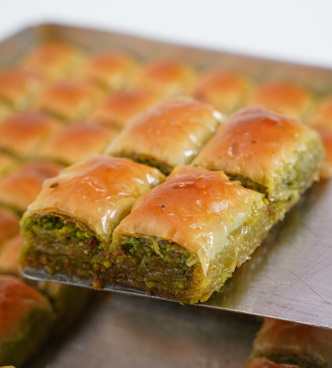 Ankara Baklava with Pistachio -Small Box 1kg- by Hafiz Mustafa