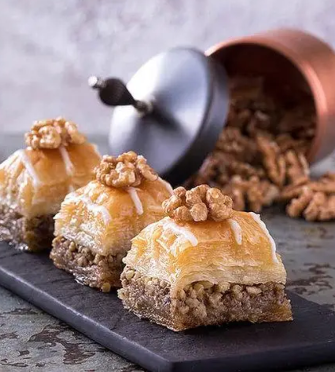 Baklava with Walnut - 1Kg Small Box - by Hafiz Mustafa