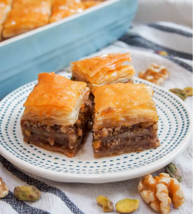 Baklava with Walnut - Small Box 1kg - by Hafiz Mustafa