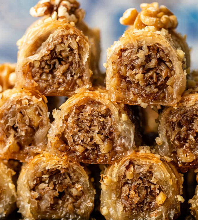 Walnut Wrap Baklava - 1kg Small Box - Hafiz Mustafa