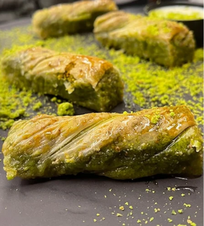 Folded Baklava with Pistachio - Small Box 1kg - by Hafiz Mustafa