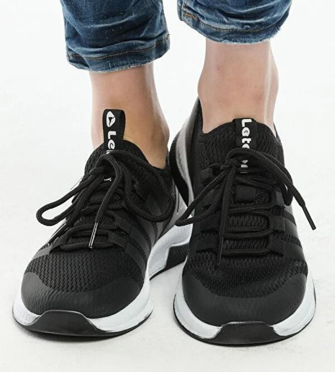 Comfortable and lightweight unisex sneaker from Flo